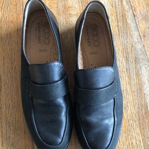 ECCO women’s black loafers